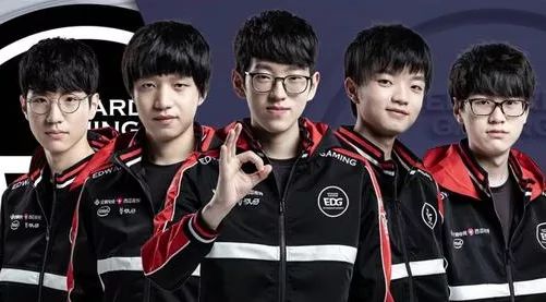 他不断地在 他不断地在